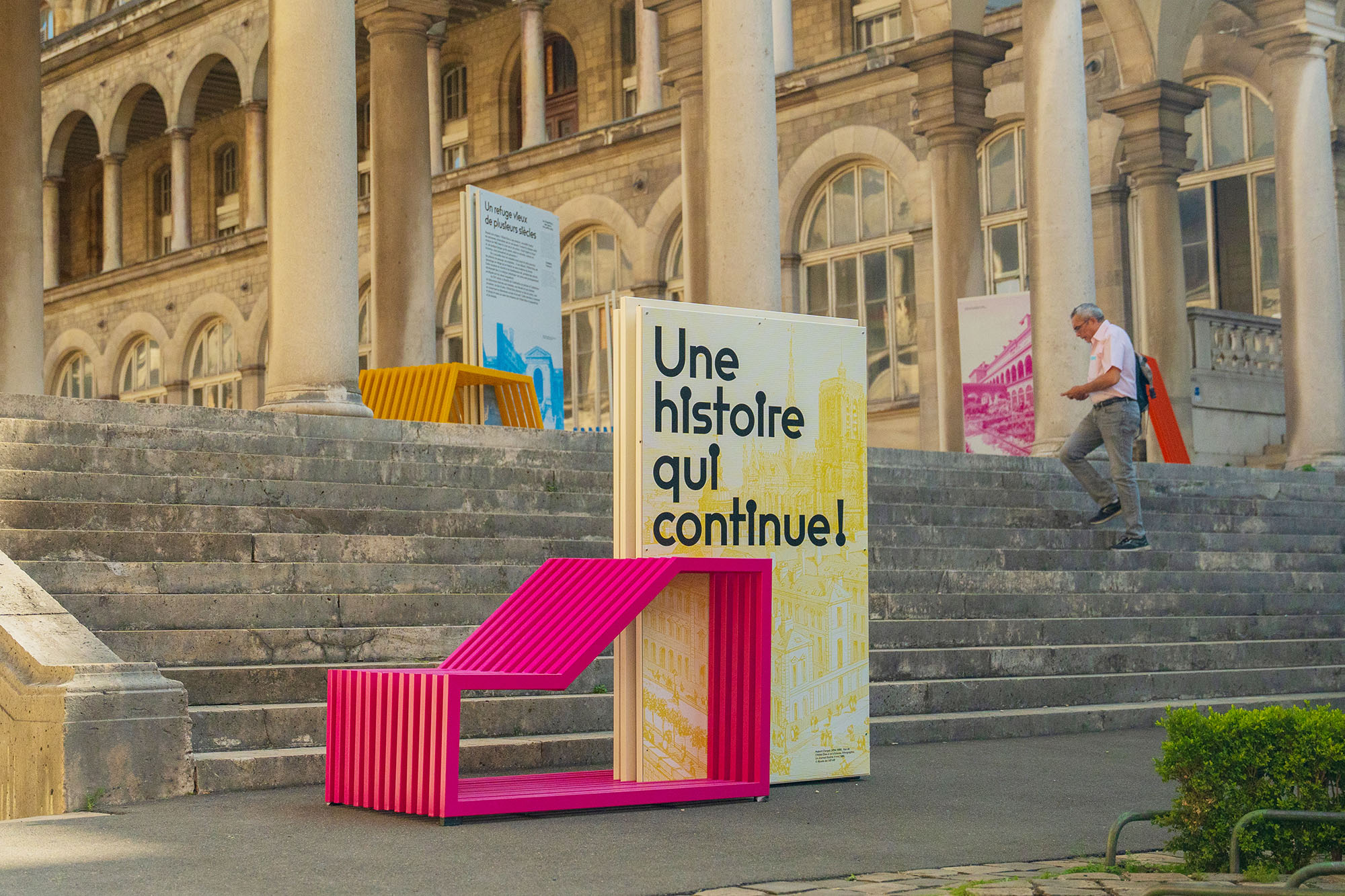 Outdore exhibition branding, connected information board module with a seat.