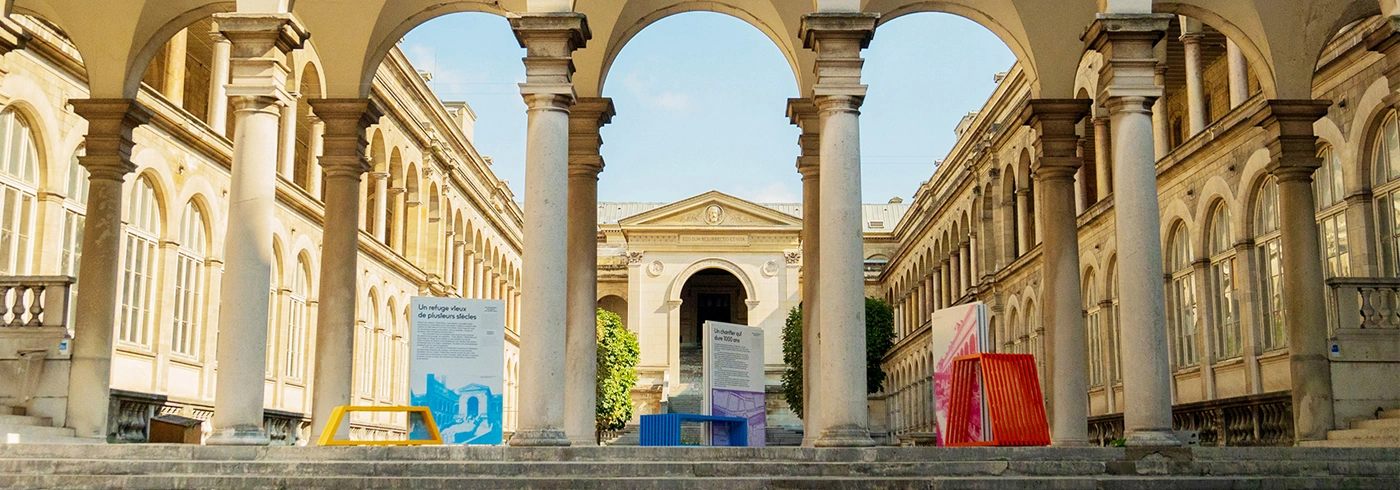 Outdoor exhibition in Hôtel Dieu in Paris
